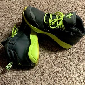 Mens Adidas Fortitude Hightops Black and Neon Size 8.5